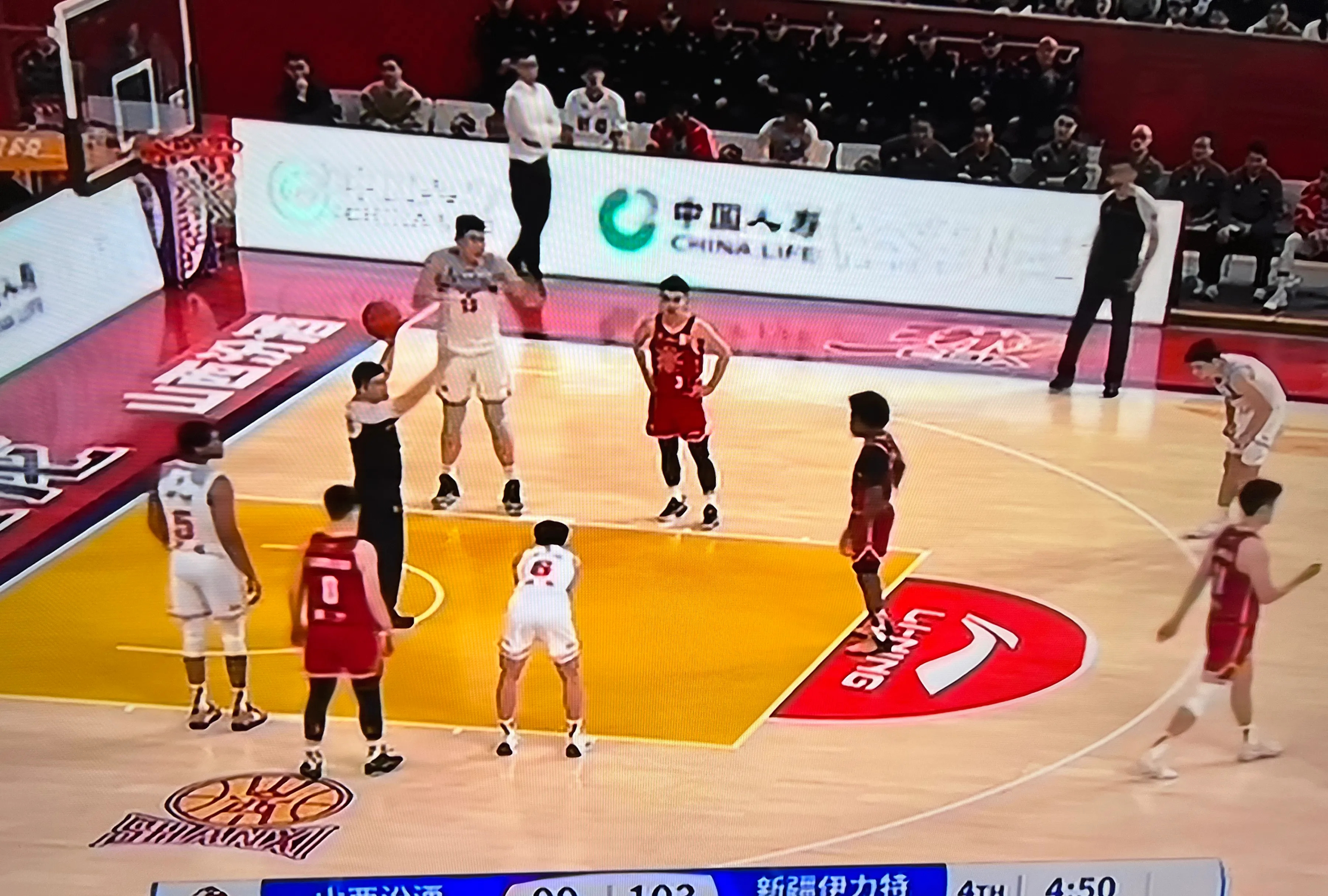 北京新疆交锋，两队战力对决谁会获胜？